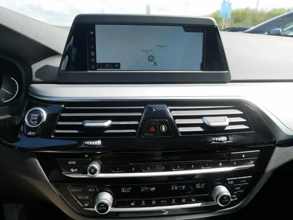 BMW 5 Series 520d Touring Navi Bus. PDC RFK 06/2019-photo-11