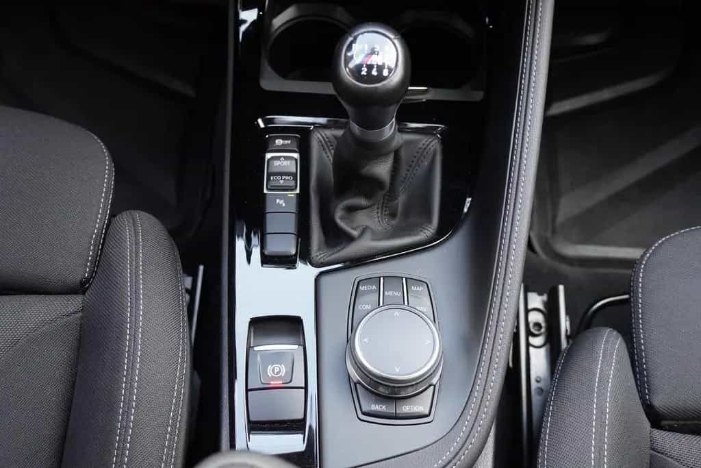 BMW X2 sDrive 18i LED Navi Head-Up PDC Sitzheizung 01/2019-photo-16