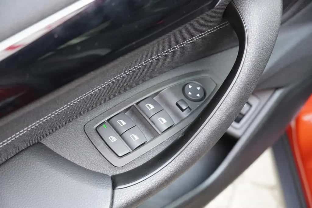 BMW X2 sDrive 18i LED Navi Head-Up PDC Sitzheizung 01/2019-photo-22