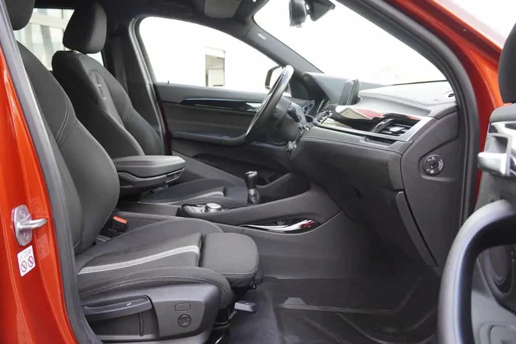BMW X2 sDrive 18i LED Navi Head-Up PDC Sitzheizung 01/2019-photo-24