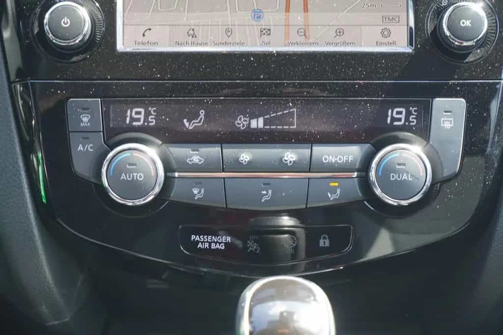 Nissan Qashqai 1.3 DCT Navi Sitzheizung Kamera PDC 04/2021-photo-14