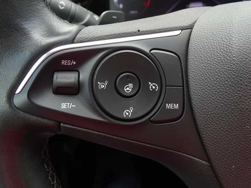 Opel Grandland 1.2 GS Line LED Navi Kamera Totwinkel 02/2022-photo-17