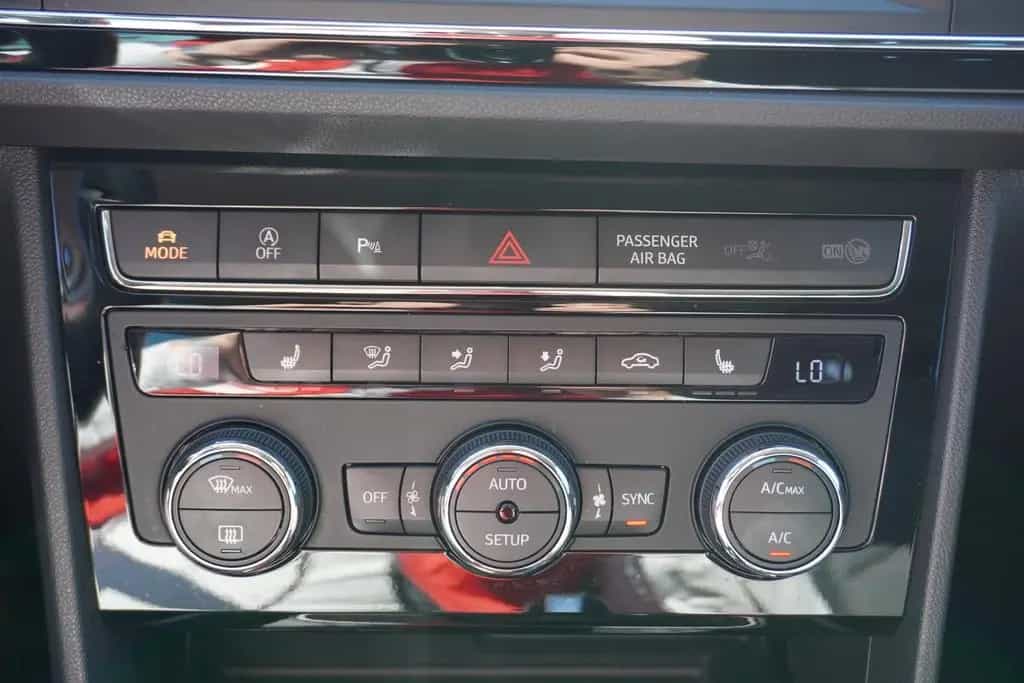 Seat Leon ST 1.4 TSI FR LED Navi Kamera AHK Tempomat 07/2018-photo-27