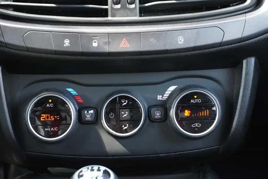 Fiat Tipo Kombi 1.4 Xenon Navi Tempomat Sitzheizung 09/2020-photo-17