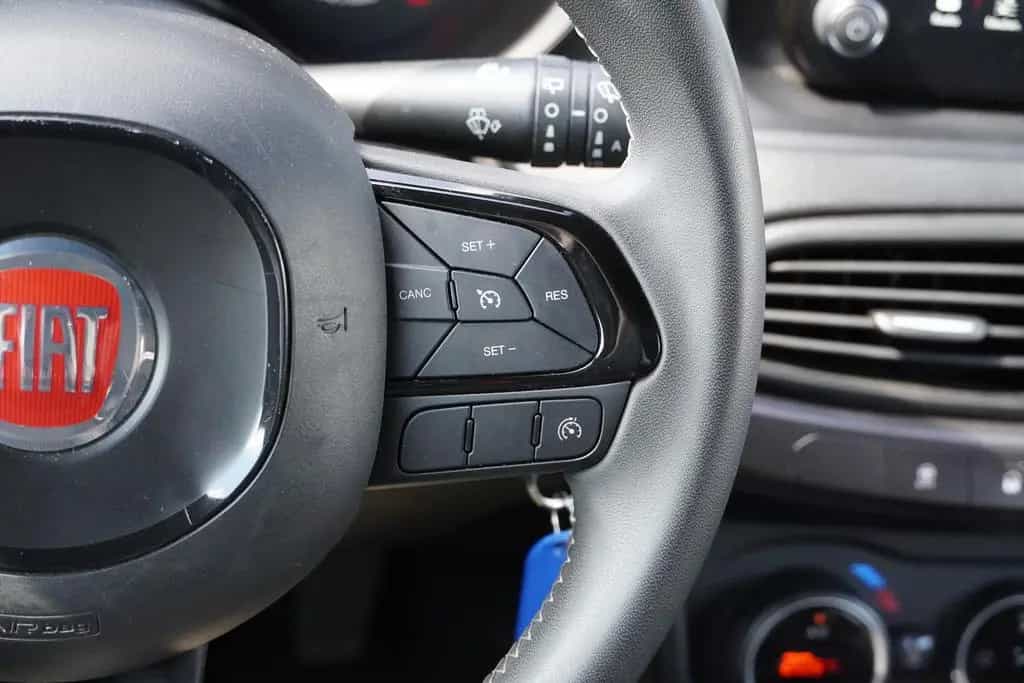Fiat Tipo Kombi 1.4 Xenon Navi Tempomat Sitzheizung 09/2020-photo-23