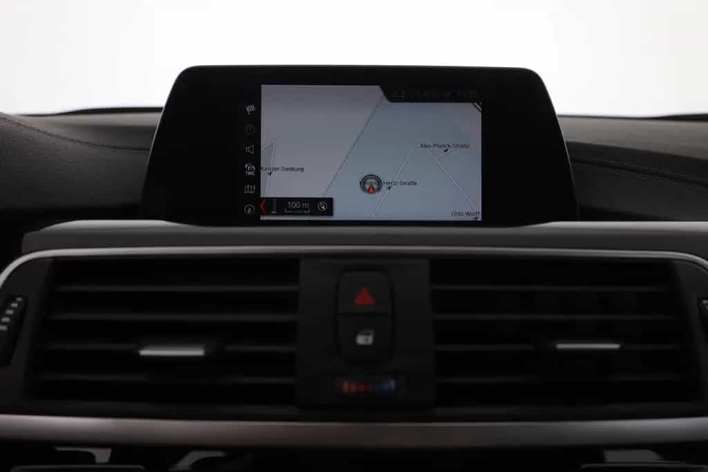 BMW 3 Series 320i Touring Sport Line LED Navi Sitzheizung PDC 03/2019-photo-10