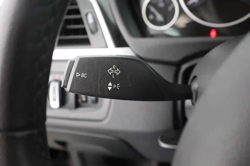BMW 3 Series 320i Touring Sport Line LED Navi Sitzheizung PDC 03/2019-photo-18