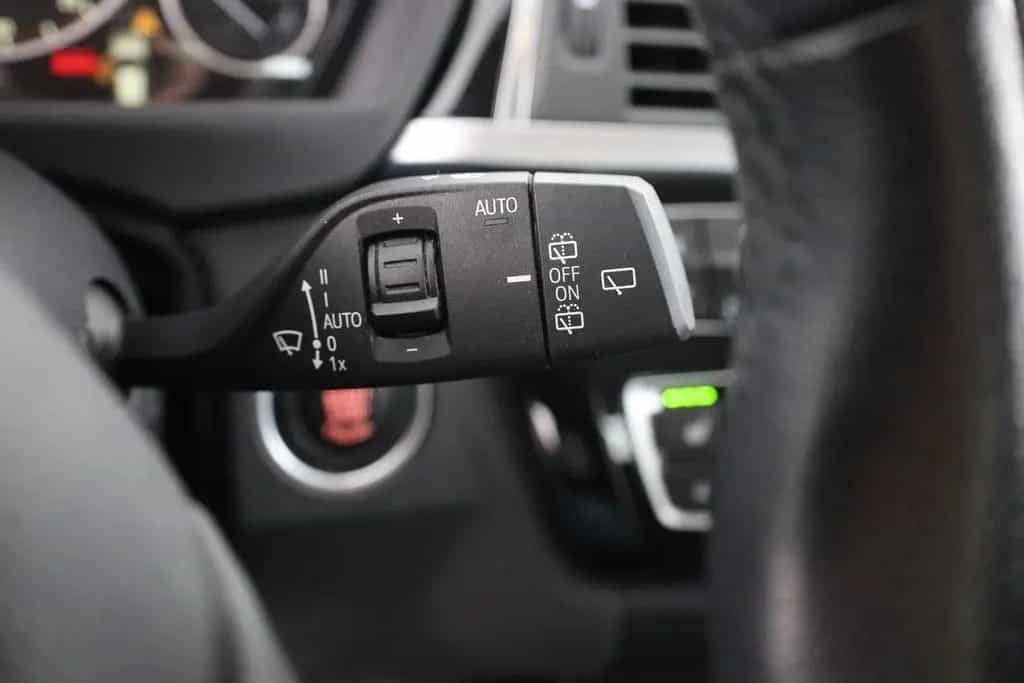 BMW 3 Series 320i Touring Sport Line LED Navi Sitzheizung PDC 03/2019-photo-19