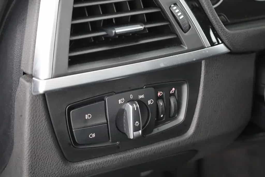 BMW 3 Series 320i Touring Sport Line LED Navi Sitzheizung PDC 03/2019-photo-20