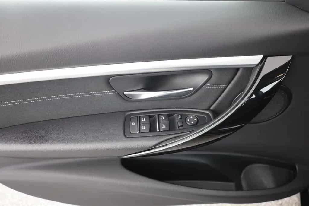BMW 3 Series 320i Touring Sport Line LED Navi Sitzheizung PDC 03/2019-photo-21