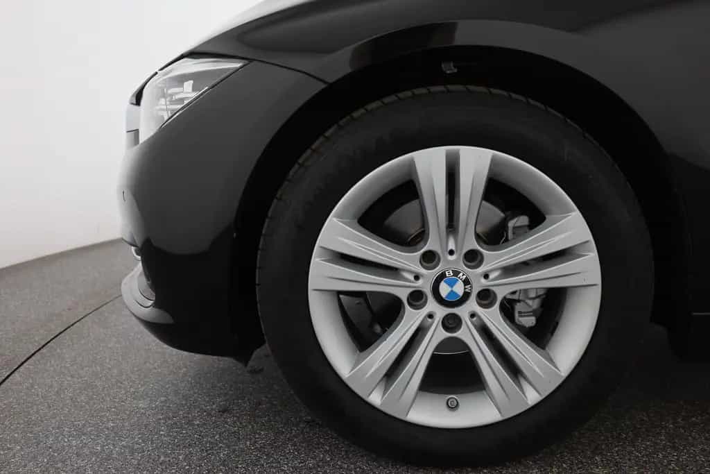 BMW 3 Series 320i Touring Sport Line LED Navi Sitzheizung PDC 03/2019-photo-31