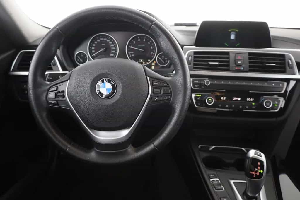 BMW 3 Series 320i Touring Sport Line LED Navi Sitzheizung PDC 03/2019-photo-9