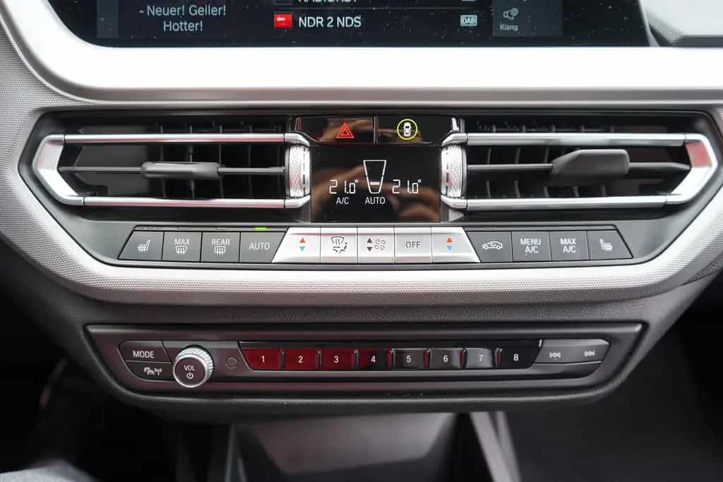 BMW 118 i Advantage PDC Sitzheizung Bluetooth Navi 05/2022-photo-16