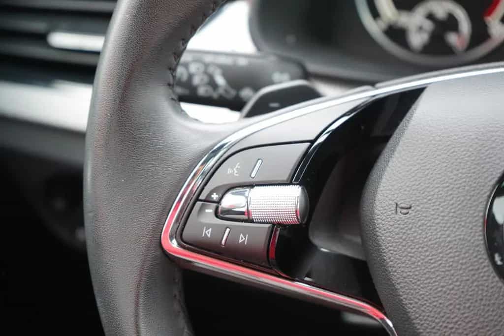 Skoda Kamiq 1.0 Tour LED Kamera Sitzheizung SmartLink 04/2024-photo-20