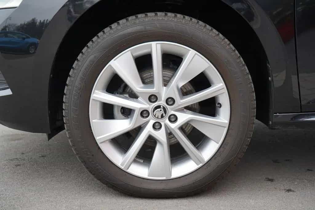 Skoda Kamiq 1.0 Tour LED Kamera Sitzheizung SmartLink 04/2024-photo-35