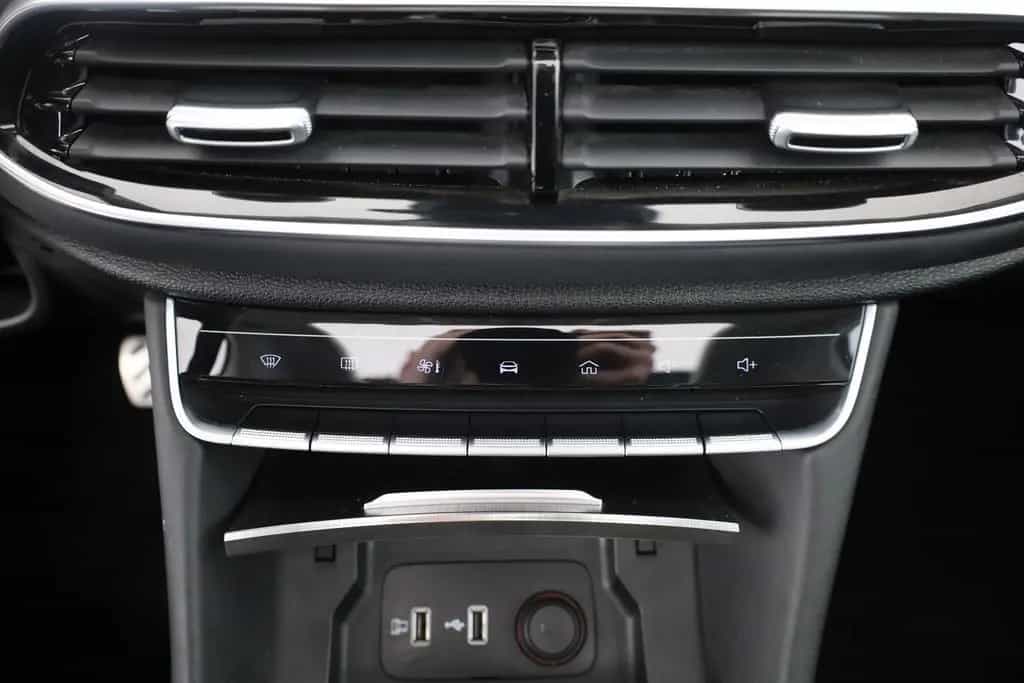 MG HS 1.5 T-GDI Luxury Aut. LED ACC Navi 360° Pano 03/2024-photo-11