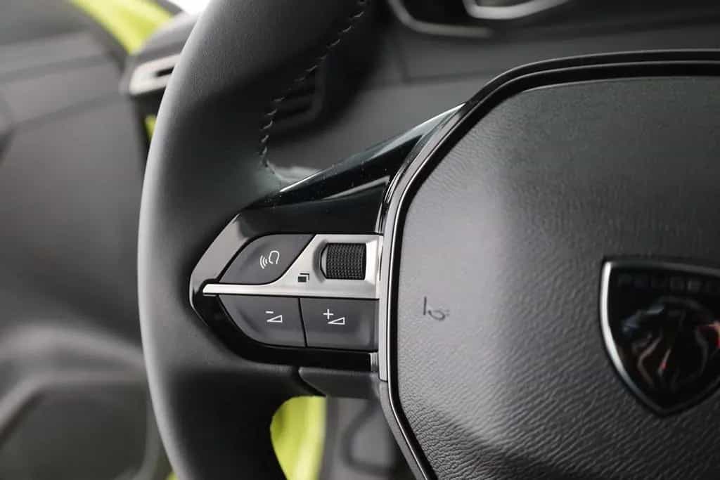 Peugeot 208 PureTech 100 LED Sitzheizung Tempomat 12/2025-photo-14