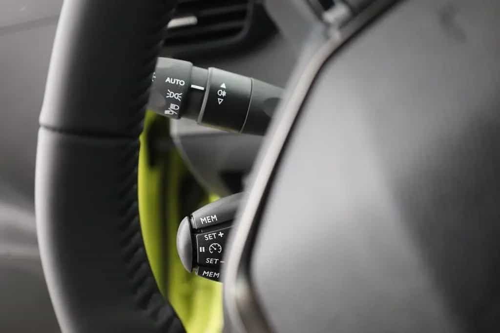 Peugeot 208 PureTech 100 LED Sitzheizung Tempomat 12/2025-photo-17