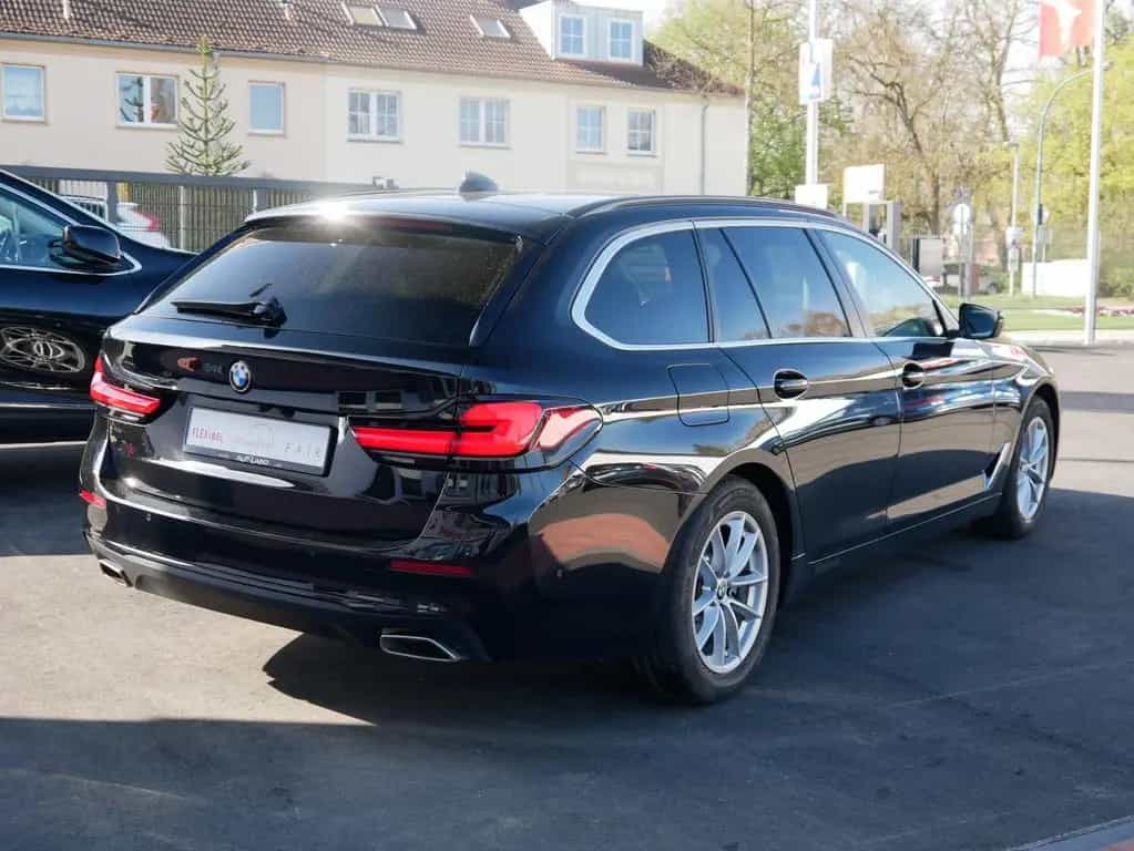 BMW 5 Series 520i Head-Up Virtual Cockpit el. Heckklappe Navi 03/2022-photo-3