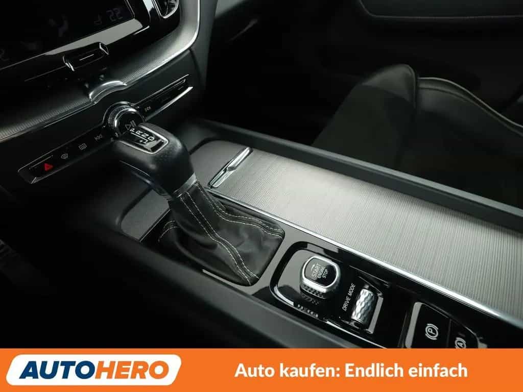 Volvo XC60 2.0 D4 R Design AWD Aut.*NAVI*LED*TEMPO*PDC 06/2019-photo-22