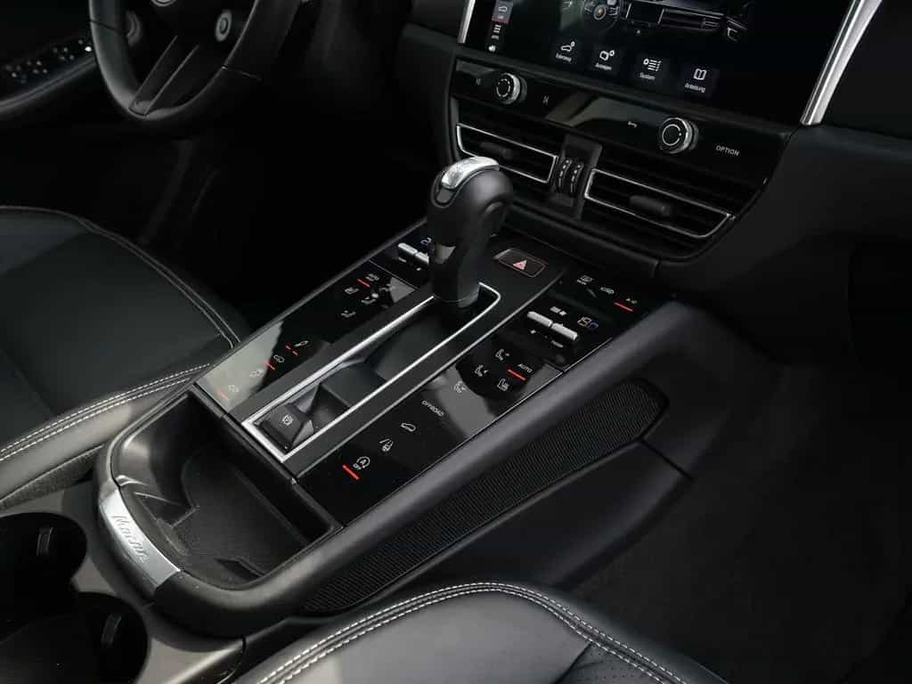 Porsche Macan T LUFTF.-PANO-SPORTABGAS.-20"S-VOLL-LEDER 11/2022-photo-23