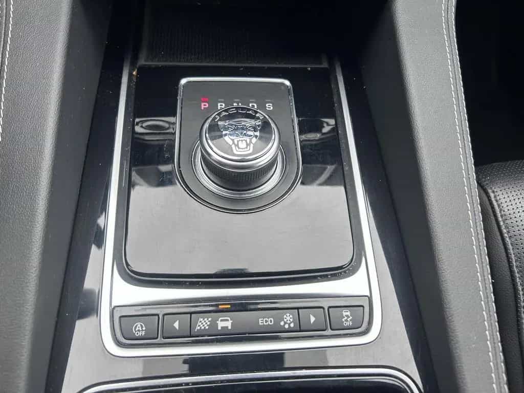 Jaguar F-Pace 20d R-Sport AWD NAVI KAM Fahrass LED 20" 07/2020-photo-15