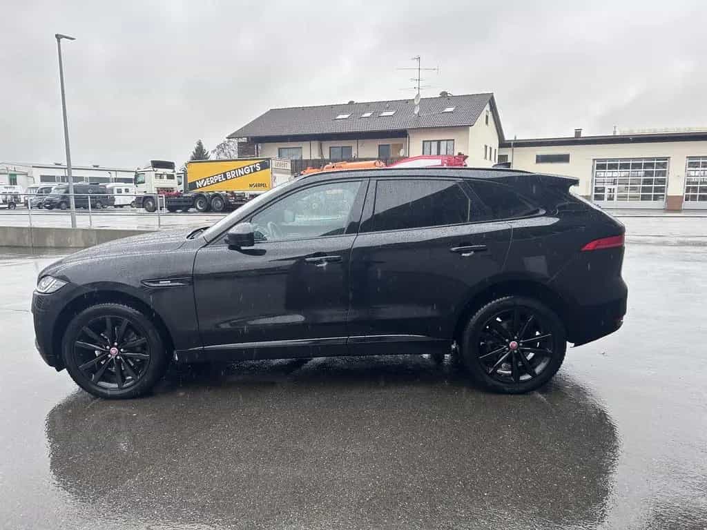 Jaguar F-Pace 20d R-Sport AWD NAVI KAM Fahrass LED 20" 07/2020-photo-2