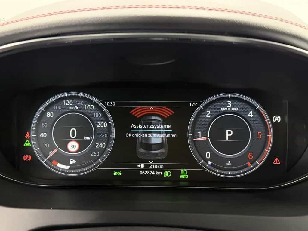 Jaguar E-Pace Chequered Flag AWD / TOTW. / RFK / AHK 12/2020-photo-17