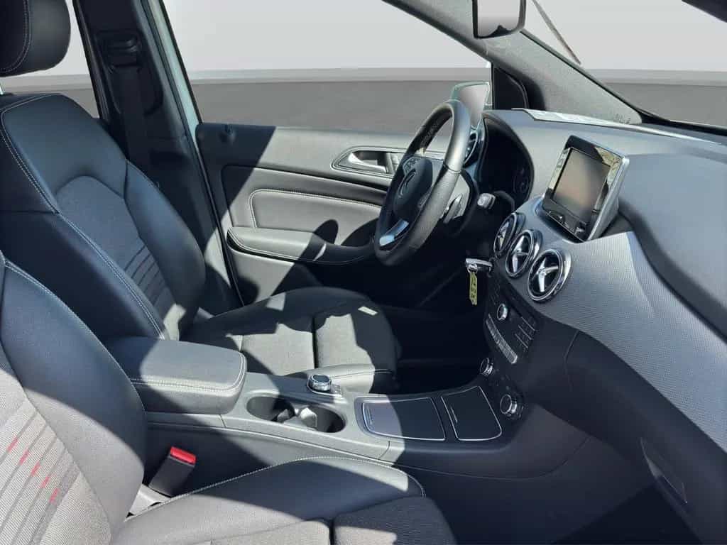Mercedes-Benz B-Class 180 Urban AUTOMATIK, wenig KM, Navi, LED 02/2016-photo-18
