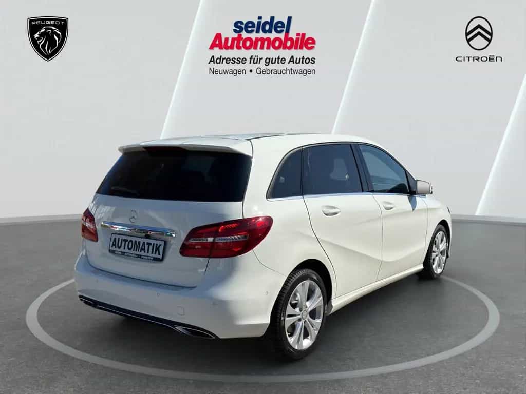 Mercedes-Benz B-Class 180 Urban AUTOMATIK, wenig KM, Navi, LED 02/2016-photo-4