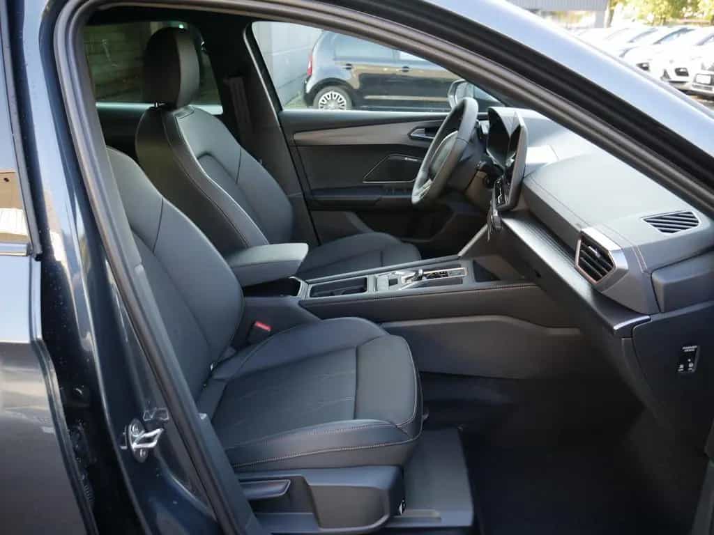 Cupra Leon 1.5 eTSI COPPER KEYLESS SHZ KAMERA NAVI ACC 01/2025-photo-1