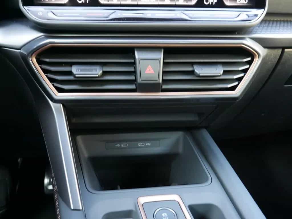 Cupra Leon 1.5 eTSI COPPER KEYLESS SHZ KAMERA NAVI ACC 01/2025-photo-11