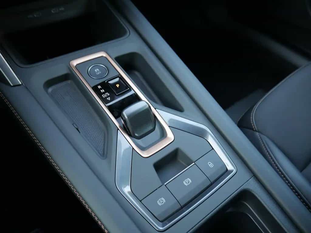 Cupra Leon 1.5 eTSI COPPER KEYLESS SHZ KAMERA NAVI ACC 01/2025-photo-12
