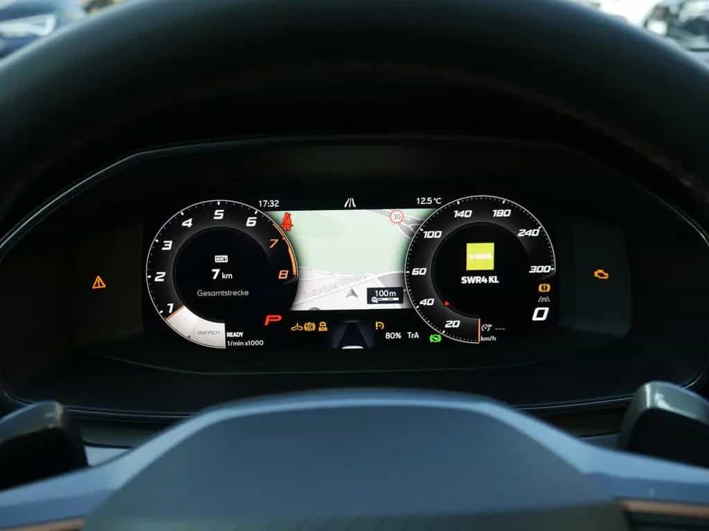 Cupra Leon 1.5 eTSI COPPER KEYLESS SHZ KAMERA NAVI ACC 01/2025-photo-14