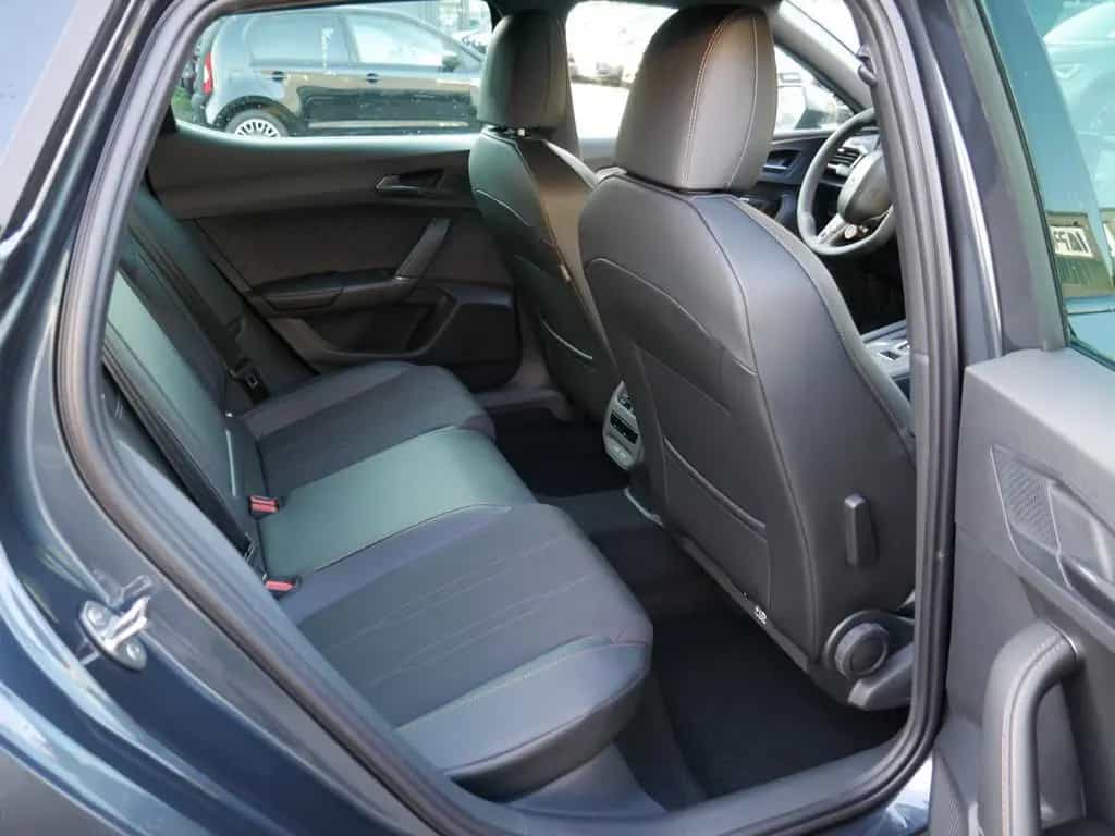 Cupra Leon 1.5 eTSI COPPER KEYLESS SHZ KAMERA NAVI ACC 01/2025-photo-3