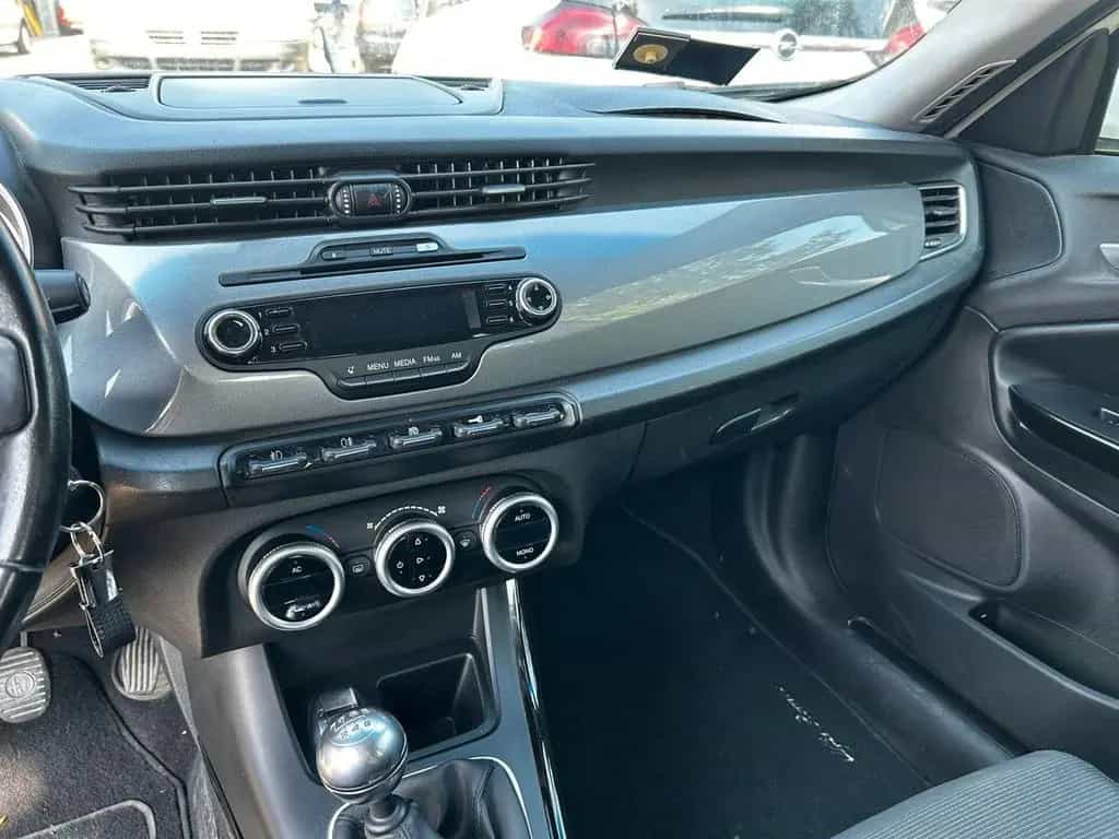 Alfa Romeo Giulietta 1.6 JTDm-2 105 CV Progressi 06/2011-photo-4