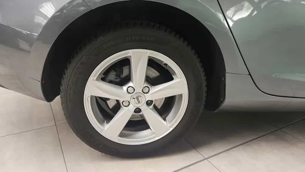 Volvo V40 Kinetic 1.Hand Navi Alu Allwetter 10/2017-photo-3