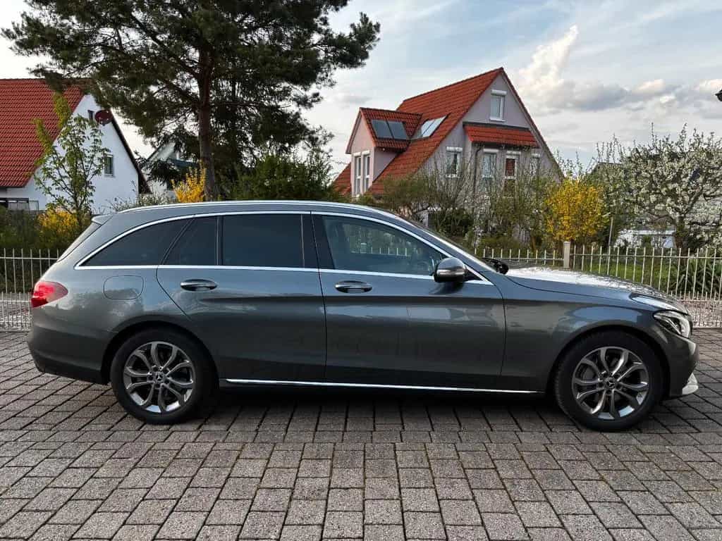 Mercedes-Benz C-Class 250 T CGI Avantgarde/LED/SHZ/AHK/Tem/Garantie 02/2017-photo-3