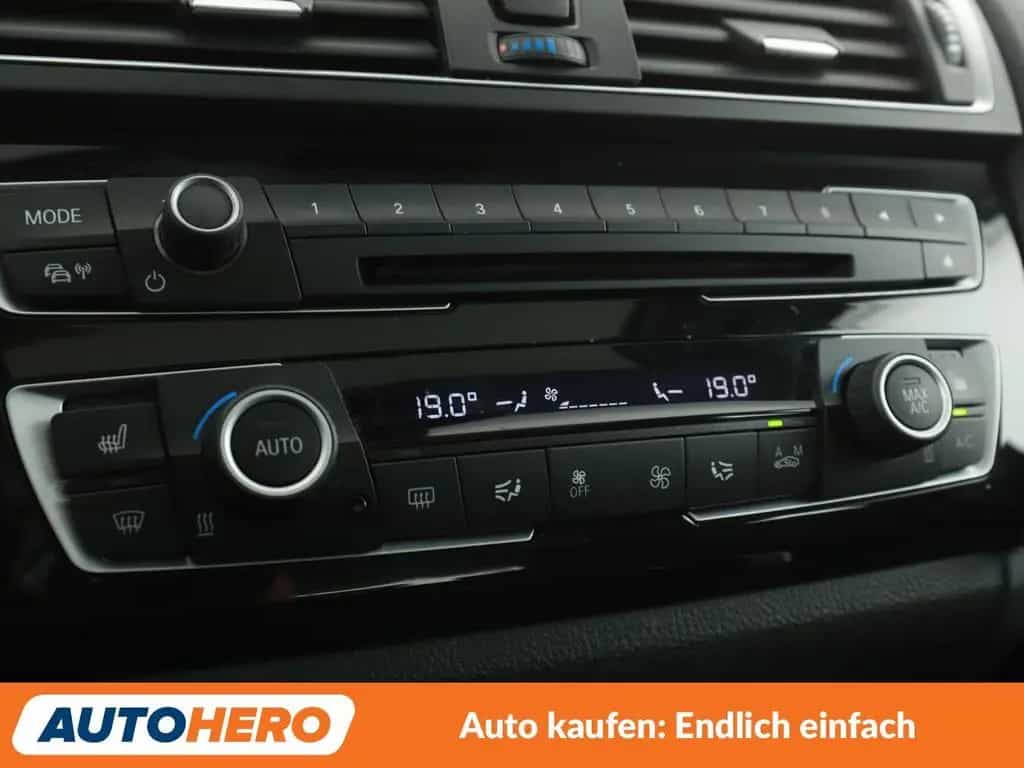 BMW 1 Series 118i Sport Line Aut.*NAVI*TEMPO*LED*PDC*SHZ* 01/2016-photo-23