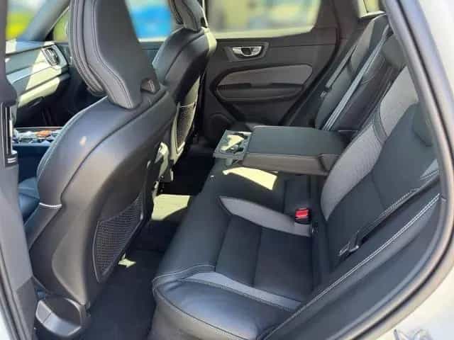 Volvo XC60 B5 AWD Ultimate Dark mit LuftFW,22zoll,360K 12/2023-photo-10