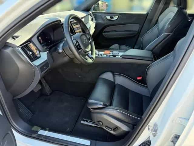 Volvo XC60 B5 AWD Ultimate Dark mit LuftFW,22zoll,360K 12/2023-photo-6