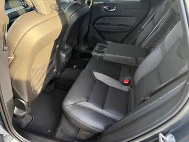 Volvo XC60 B4 Diesel Plus Dark mit Panorama,20zoll,Vol 01/2023-photo-9