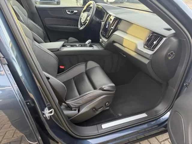 Volvo XC60 B4 Diesel Plus Dark mit Panorama,20zoll,Vol 01/2023-photo-11