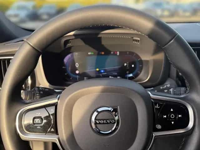 Volvo XC60 B4 Diesel Plus Dark mit Panorama,20zoll,Vol 01/2023-photo-6