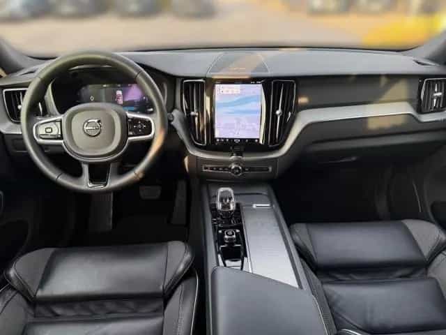 Volvo XC60 B4 Diesel Plus Dark mit Panorama,20zoll,Vol 01/2023-photo-8