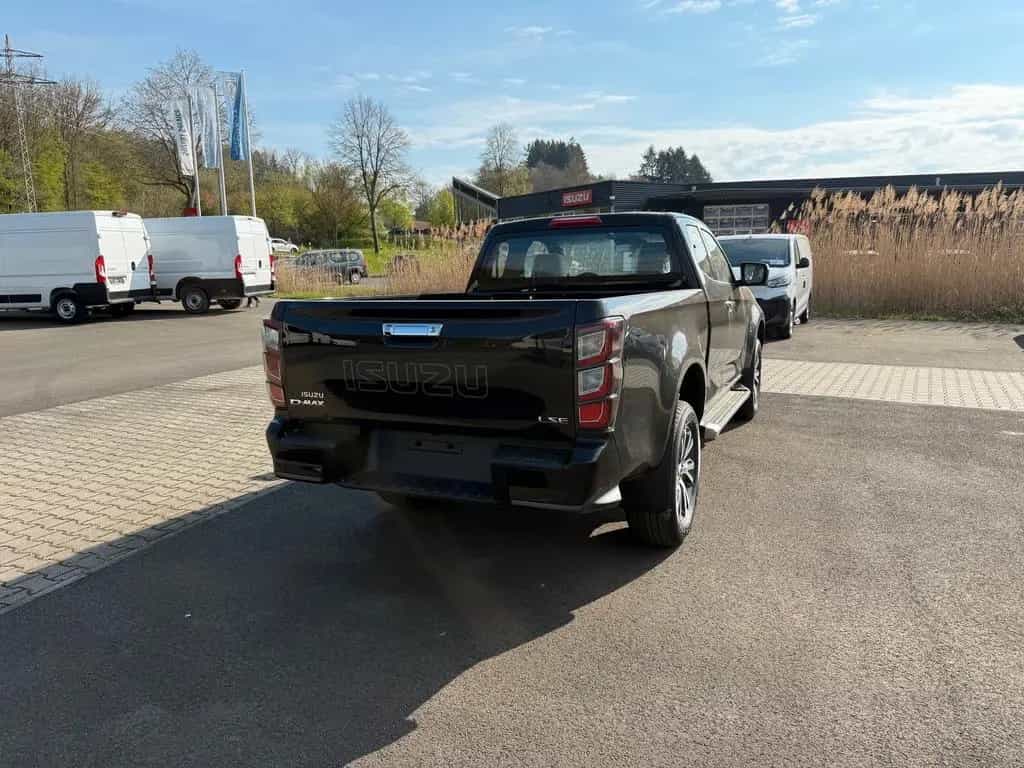 Isuzu D-Max Space Cab 4WD LSE null-photo-2