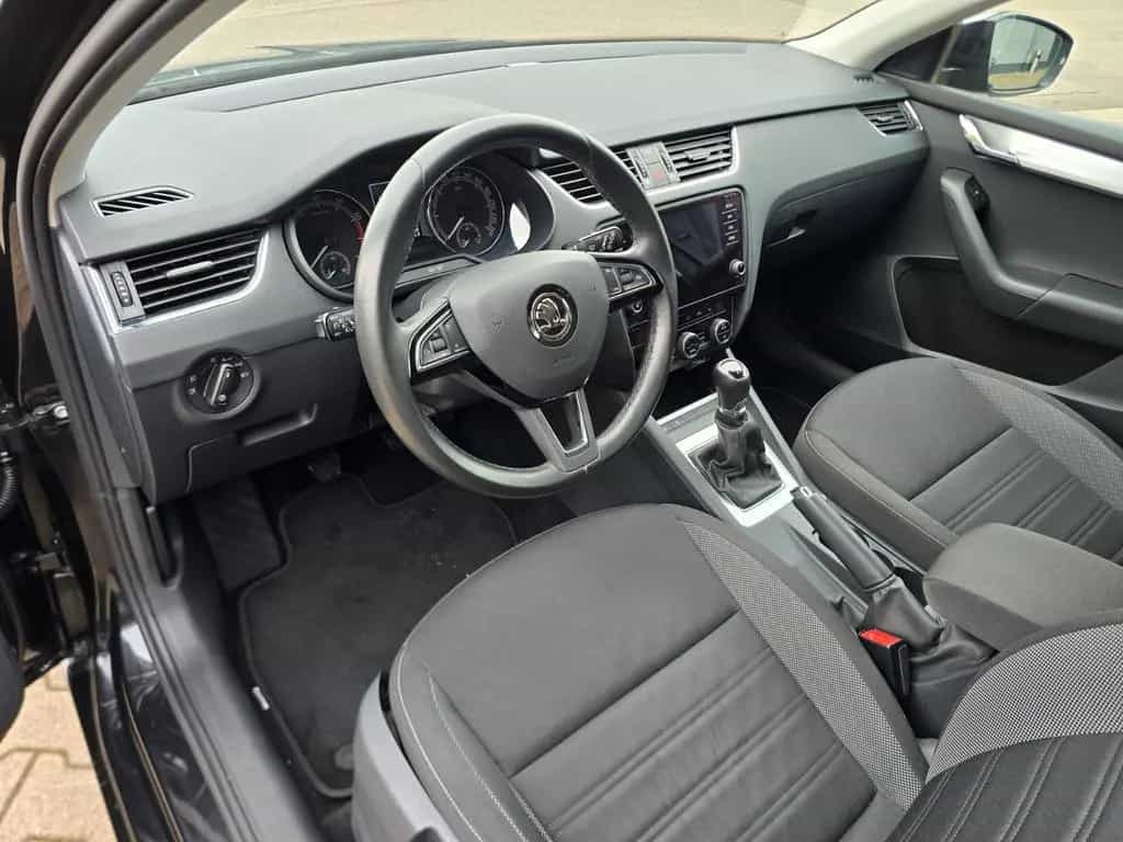 Skoda Octavia Combi Tour, Sitzheizung, Alu,AHK 10/2020-photo-10