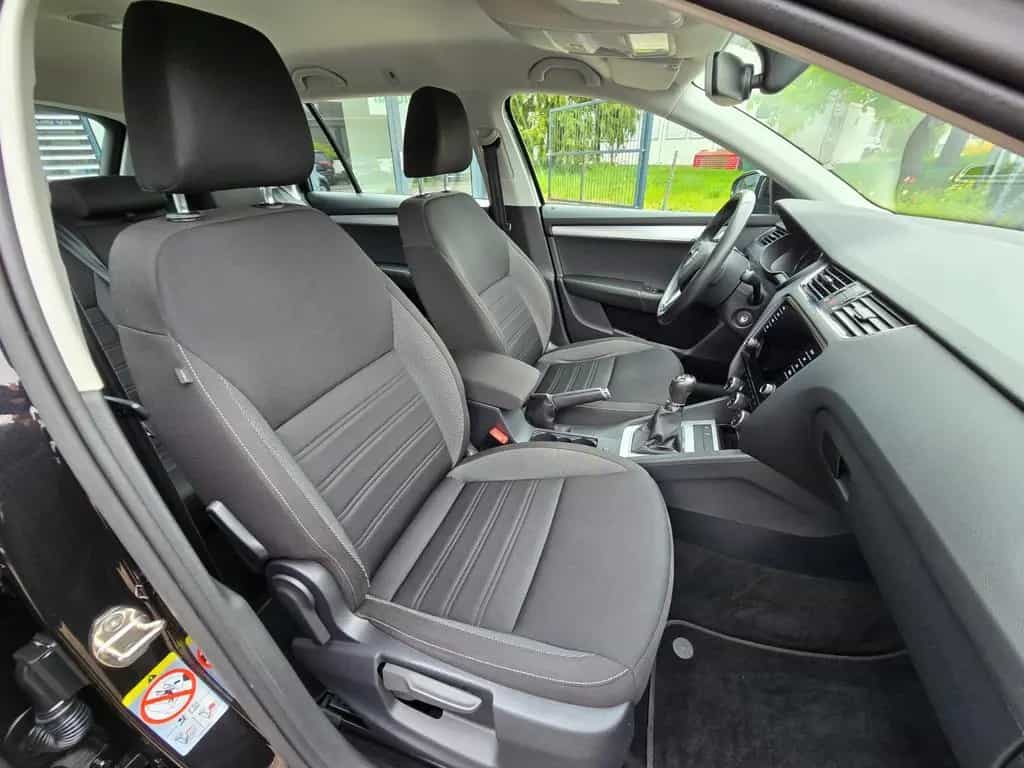 Skoda Octavia Combi Tour, Sitzheizung, Alu,AHK 10/2020-photo-13