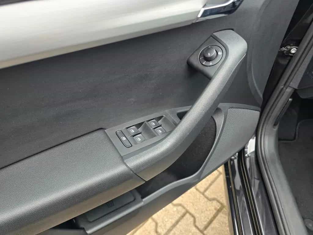 Skoda Octavia Combi Tour, Sitzheizung, Alu,AHK 10/2020-photo-17