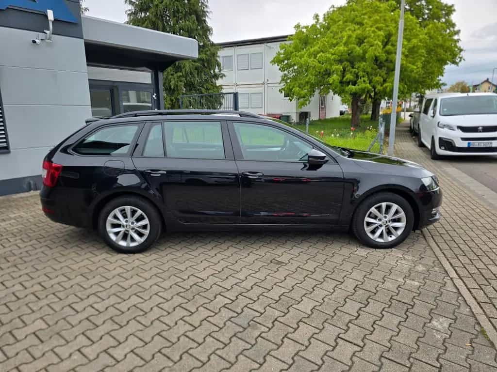 Skoda Octavia Combi Tour, Sitzheizung, Alu,AHK 10/2020-photo-3